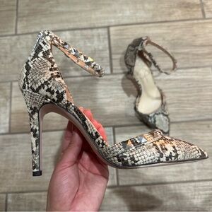 Jessica Simpson Women's Snakeskin Pattern Heels